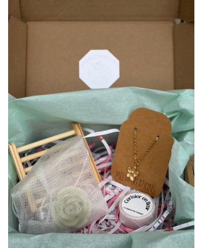 Box mensuelle avril 2026 collier doré